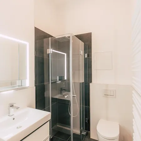 Apartment Deluxe Mit Arbeitsplatz Im Denkmalhaus, Und Ruhige Zentrale Lage Von Halle Saale We1