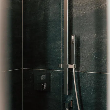 Deluxe Mit Arbeitsplatz Im Denkmalhaus, Und Ruhige Zentrale Lage Von Halle Saale We1 *