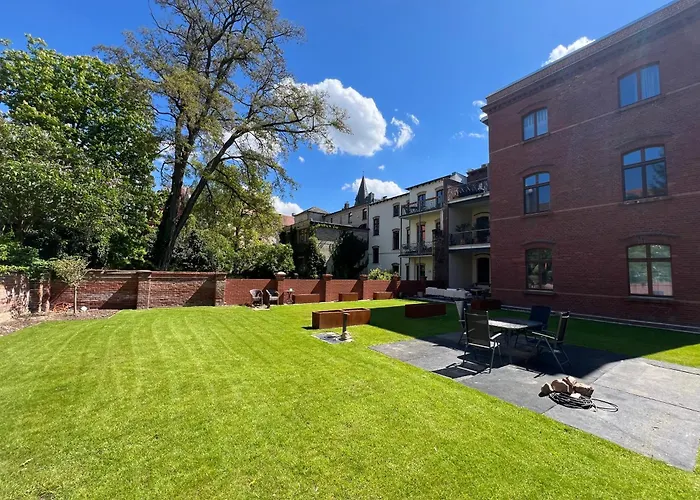 Deluxe Mit Arbeitsplatz Im Denkmalhaus, Und Ruhige Zentrale Lage Von Halle Saale We1 *